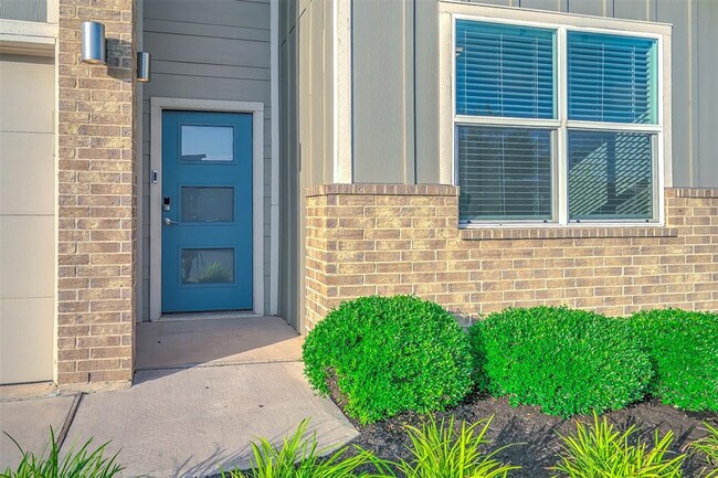 Foto del edificio - 4613 Tully Dr