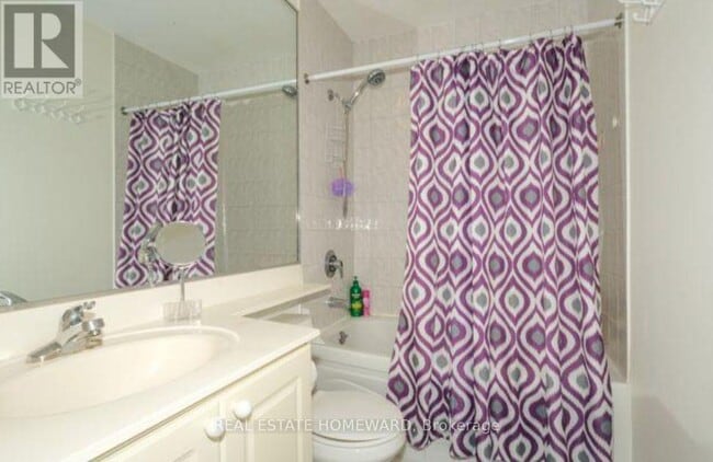 Photo du bâtiment - 18 Lee Centre Dr