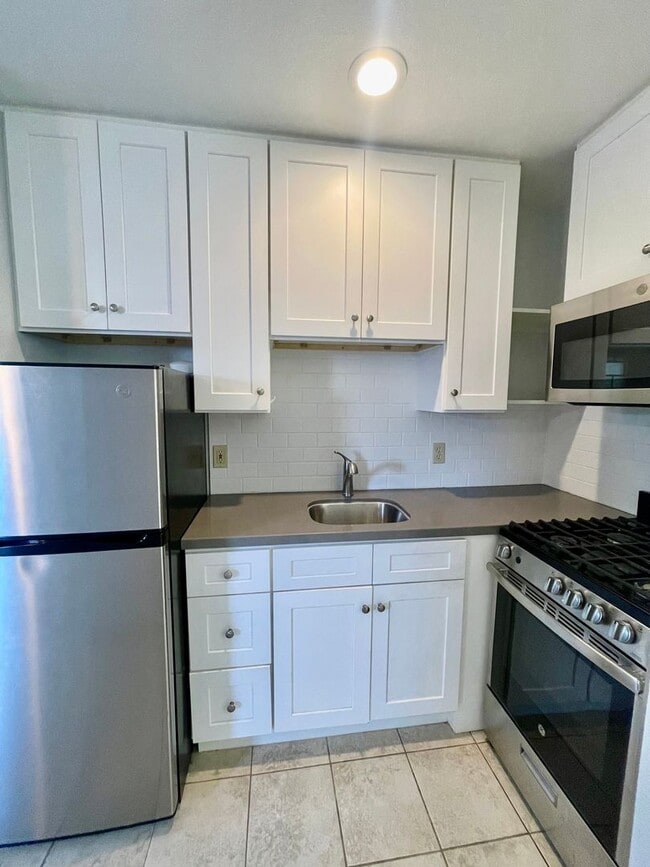 Building Photo - Pierpont Beach Studio | $2000 per month