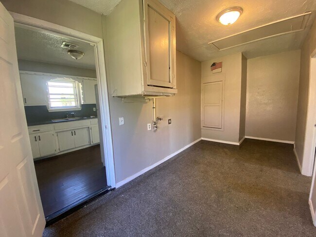 Foto del edificio - 5 Bedroom House Available in Midwest City
