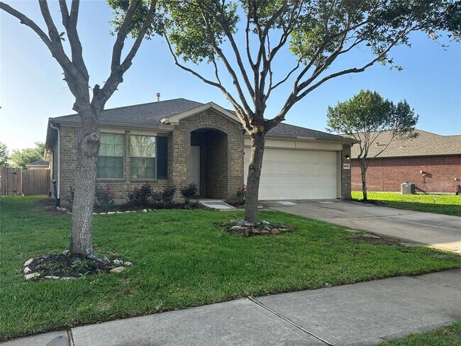 Building Photo - 8023 Clover Leaf Dr