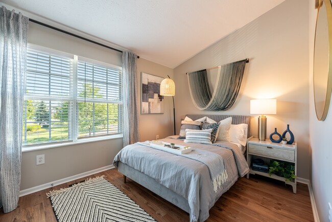 Dormitorio principal recientemente renovado - BriceGrove Park Apartments