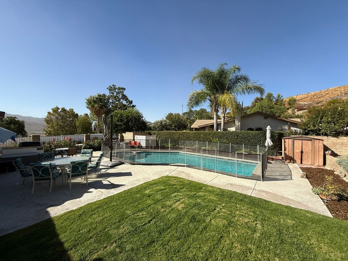 Building Photo - Beautiful 4-Bedroom Home in Canyon Country...