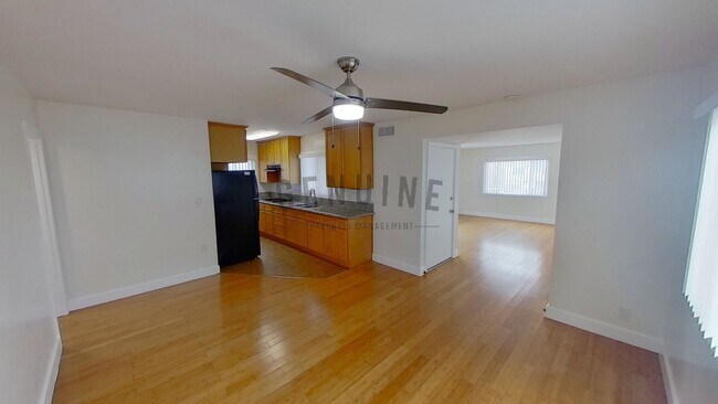 Foto del edificio - 1234 W Balboa Blvd