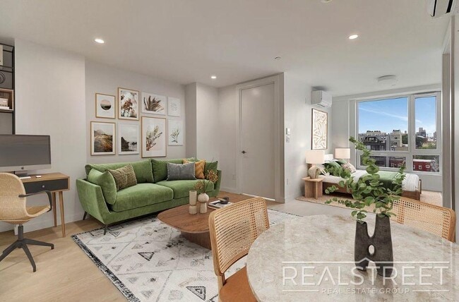 Foto del edificio - Stunning 2Bed 2Bath Apt with Private Balcony Prime location off the L next to McCarren Park