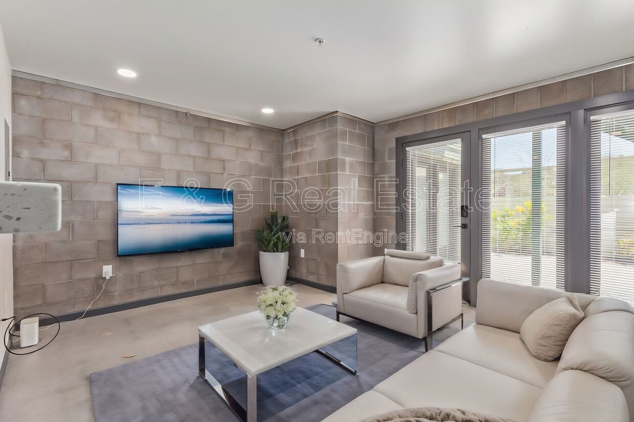 Photo - 129 N 11th Ave