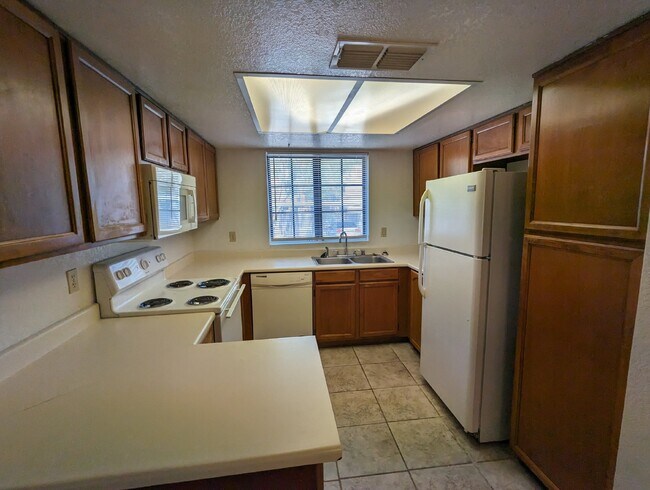 Foto del edificio - 2 Bedroom 2 Bathroom in Tempe! Water, Sewe...