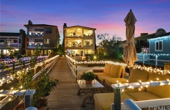 Foto del edificio - 900 E Balboa Blvd