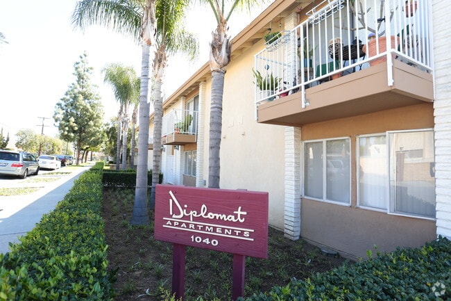 Building Photo - Diplomat Apartments
