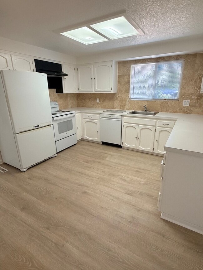 Photo - Spacious West Linn Ranch with Multiple Living Spaces, Large Fenced Backyard & Landscaping Included! House