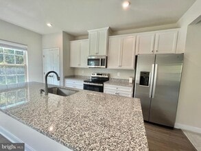 Building Photo - 9576 Fern Hollow Way