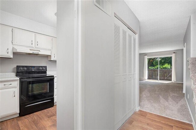 Foto del edificio - 6926 NW Chapel Woods Ln