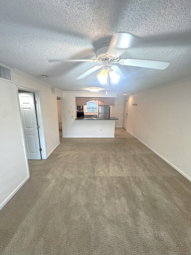 Building Photo - Winding Creek Blvd A105