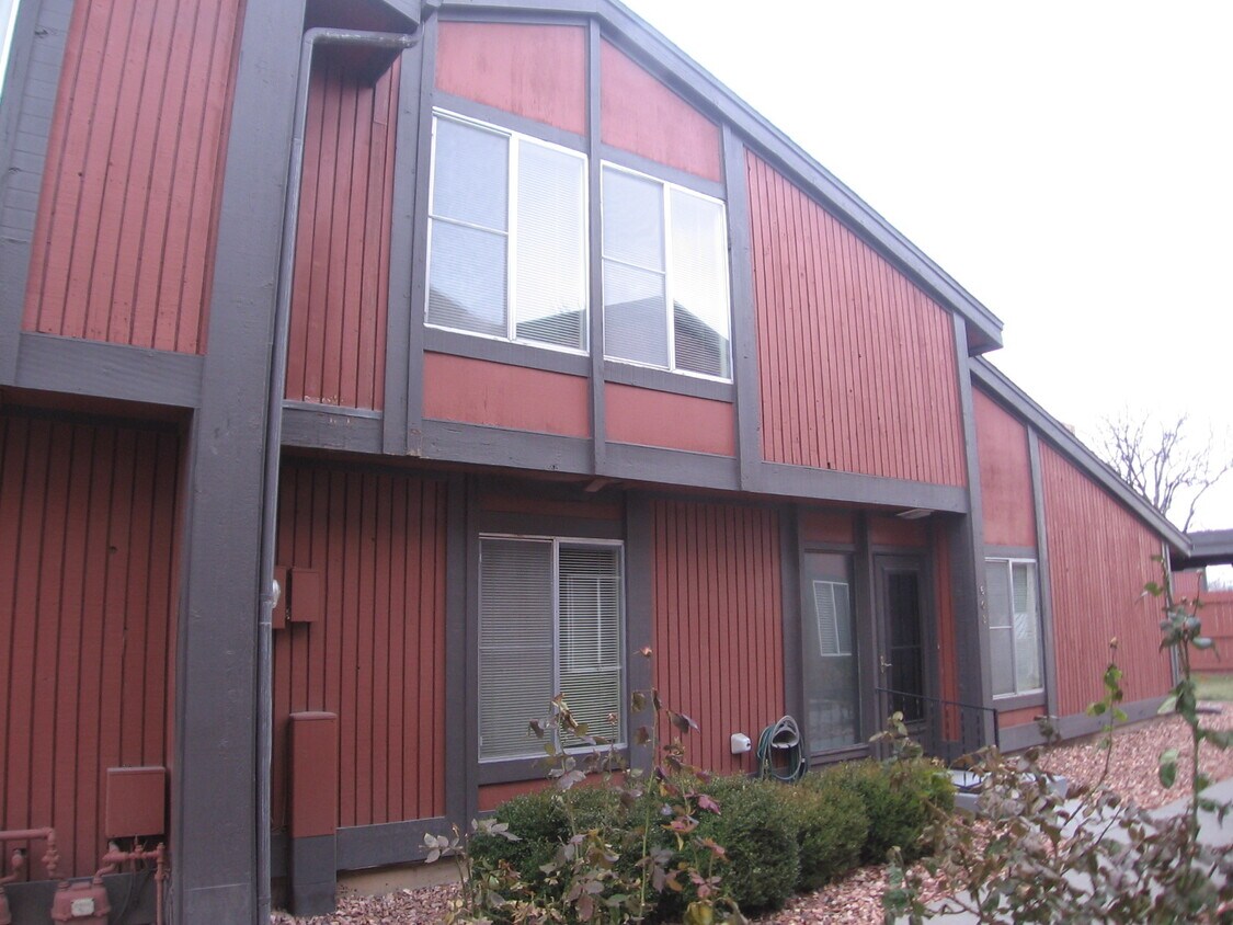 Foto principal - 1155 Lakeside Dr