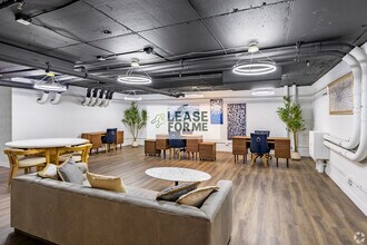 Building Photo - 14526 Kittridge St