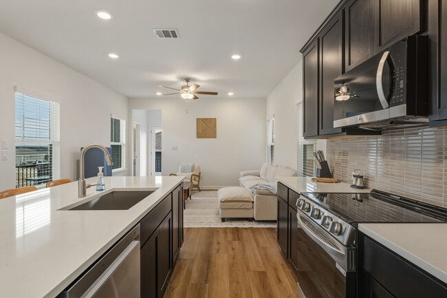 Building Photo - 5604 Whisper Crk Dr