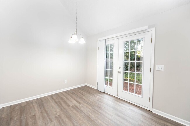 Foto del edificio - Spacious 3 Bedroom 2 Bath!