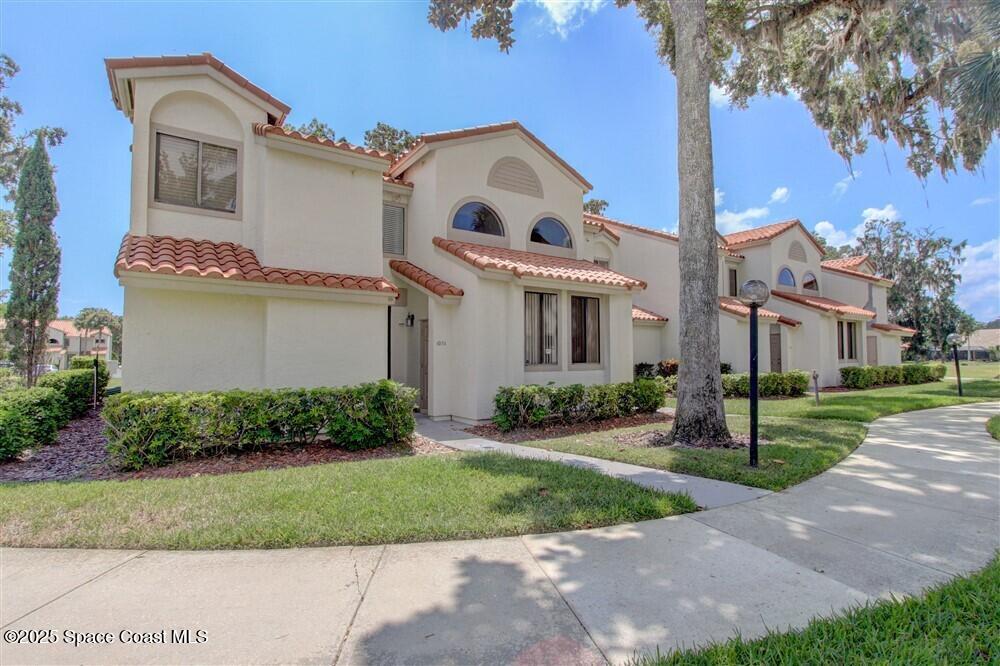 Foto principal - 1051 Country Club Dr