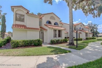 Building Photo - 1051 Country Club Dr