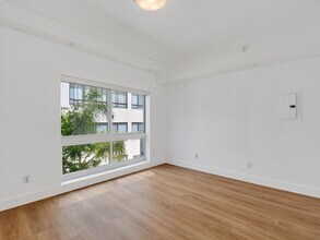 Building Photo - Wilshire Margot