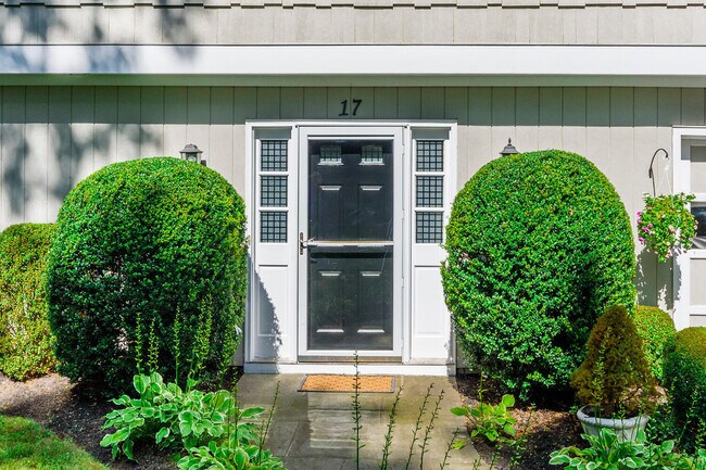 Building Photo - 17 Old Saugatuck Rd