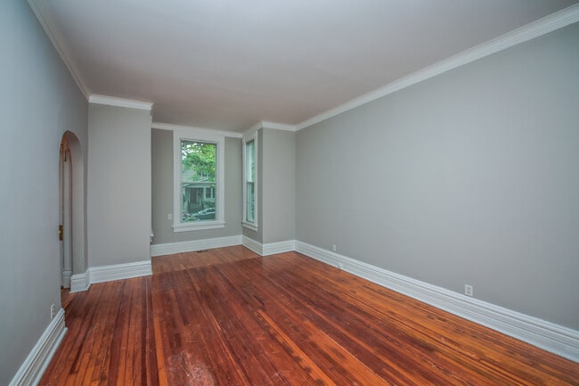 Building Photo - 3818 N Hermitage Ave