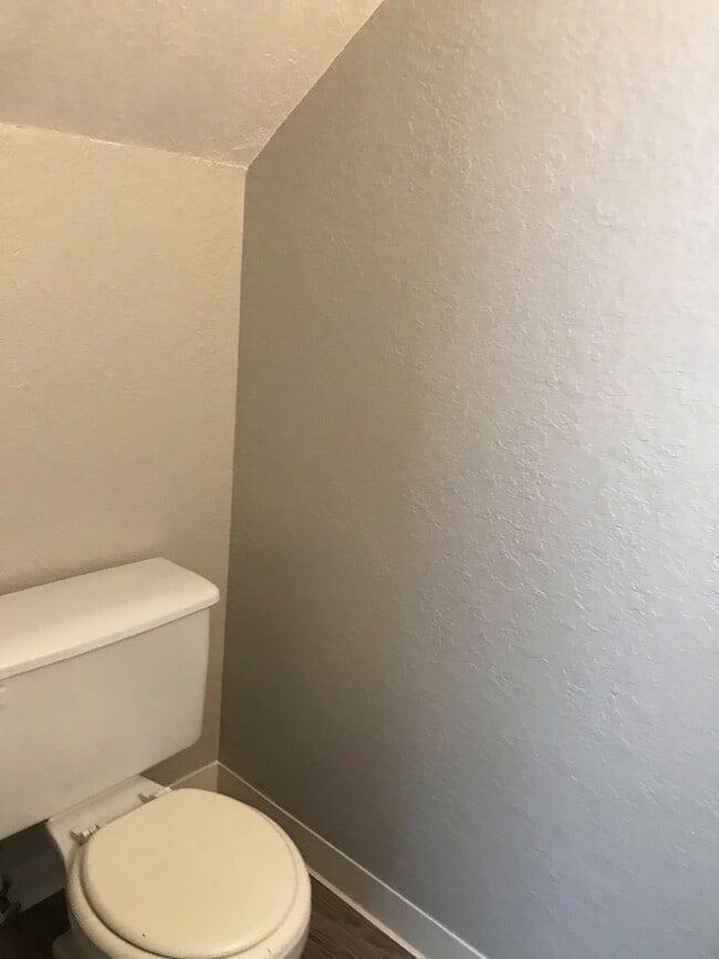Building Photo - Updated 2 BR / 1.5 BA End Unit – Private Yard & Fresh Interior!