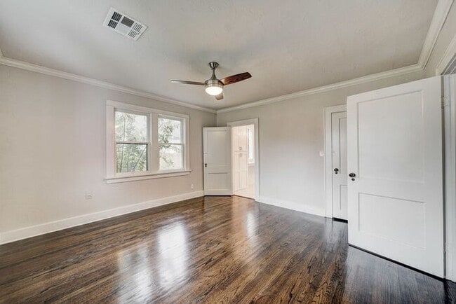 Building Photo - Shepherd District 3 Bed 2 Bath Ready for Y...