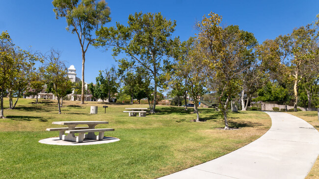 Picnics Made Easy at Altisima Park - Skyview