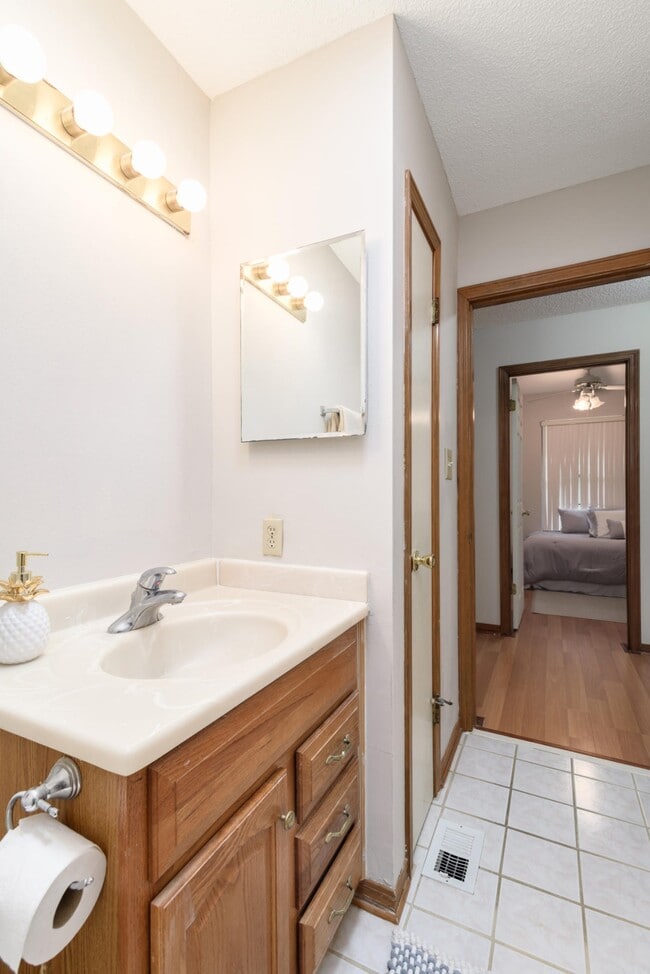 Foto del edificio - 1614 Mariah Way E