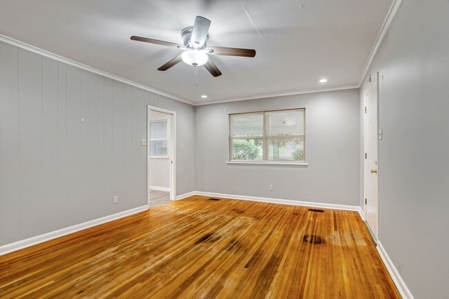 Building Photo - Adorable Midtown Duplex