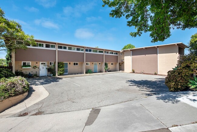 Building Photo - 2 BED/1.5 BATH ON THE MESA!!!