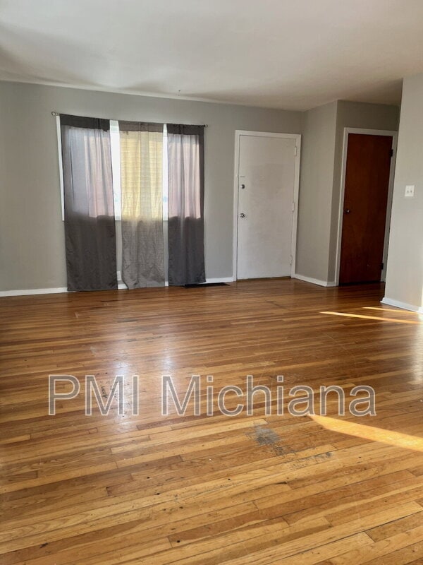 Building Photo - 4414 Huron Cir