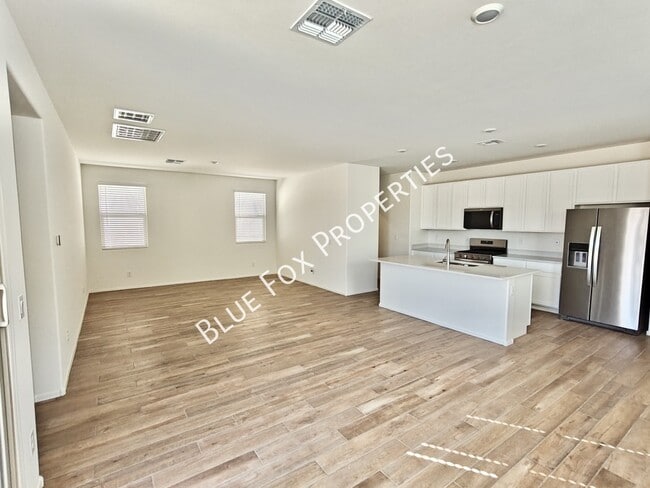 Building Photo - 9251 N Peridot Vis Ave