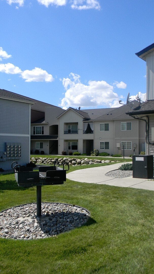 Building Photo - LOWER LEVEL CONDO (RPM#120)