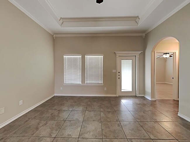 Building Photo - No App Fee. $1,000 OFF 1st Month w/14 mont...