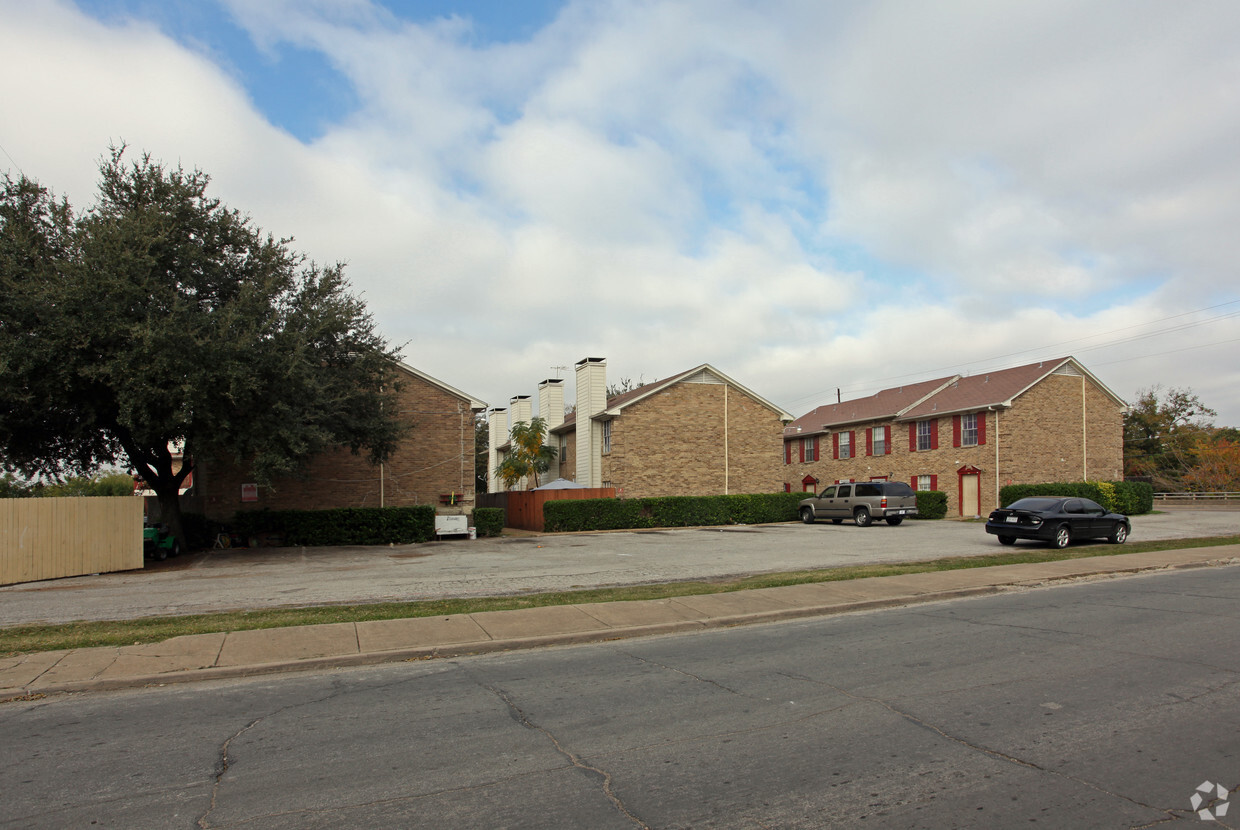 Foto del edificio - Jones Creek Apartments