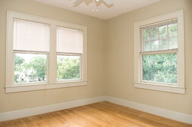 living room - Lakeview Apartments