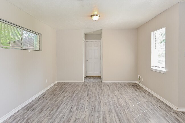 Building Photo - 712 McCardell Dr