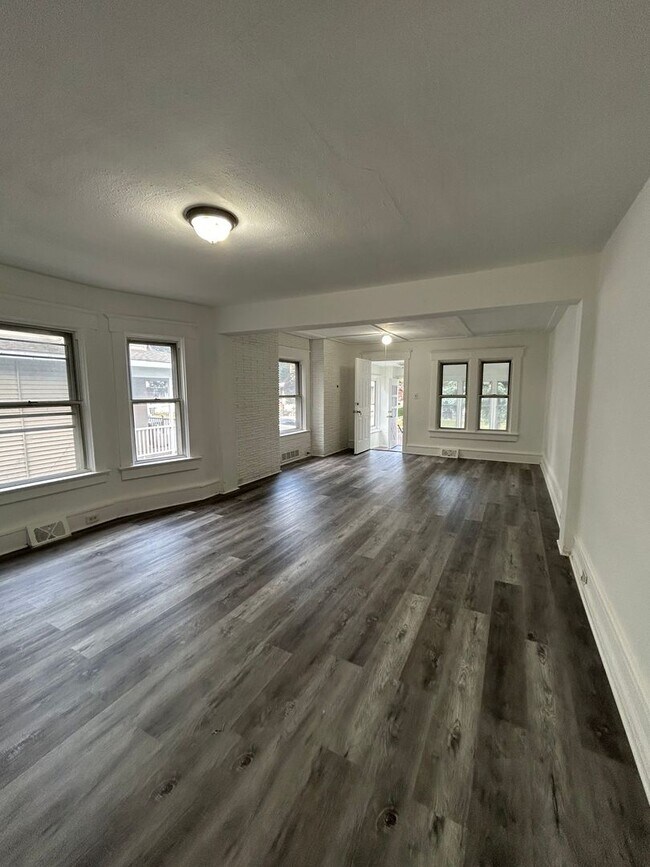 Foto del edificio - 235 Park Ln