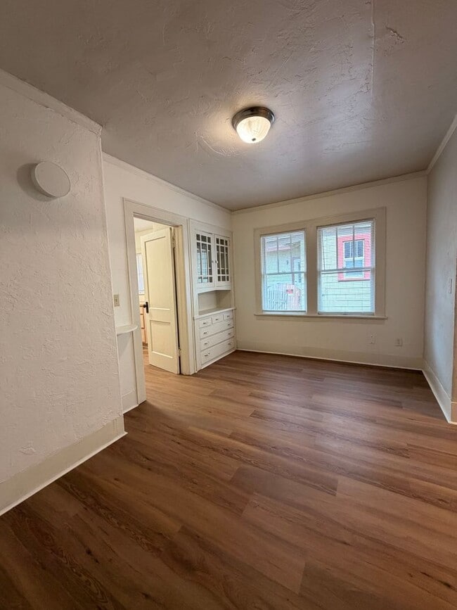 Foto del edificio - Corner lot 2-bedroom Bungalow