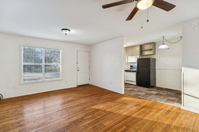 Building Photo - 1018 Mead St