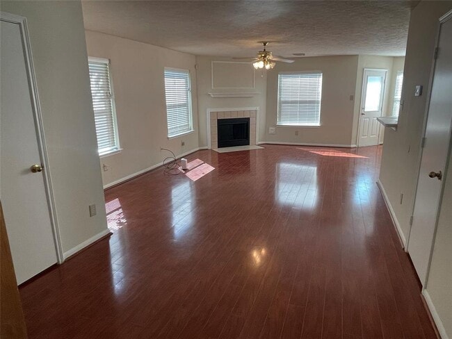 Building Photo - 2710 Sailors Moon Dr