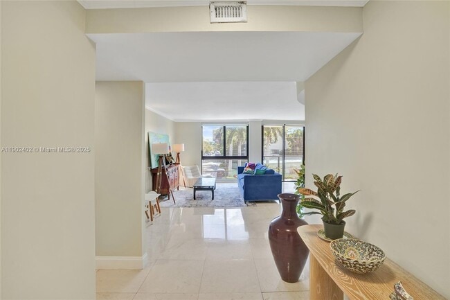 Foto del edificio - 9800 W Bay Harbor Dr