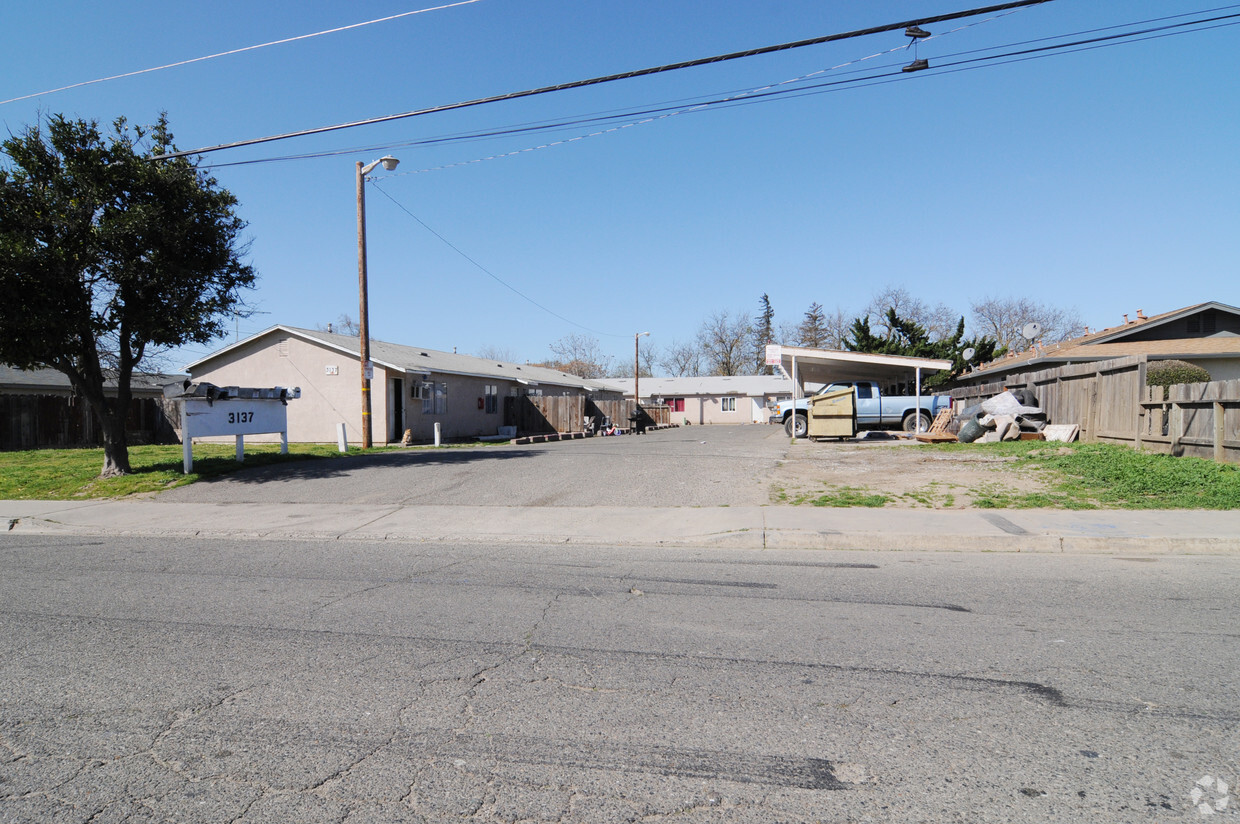 Building Photo - Central Avenue Apartments