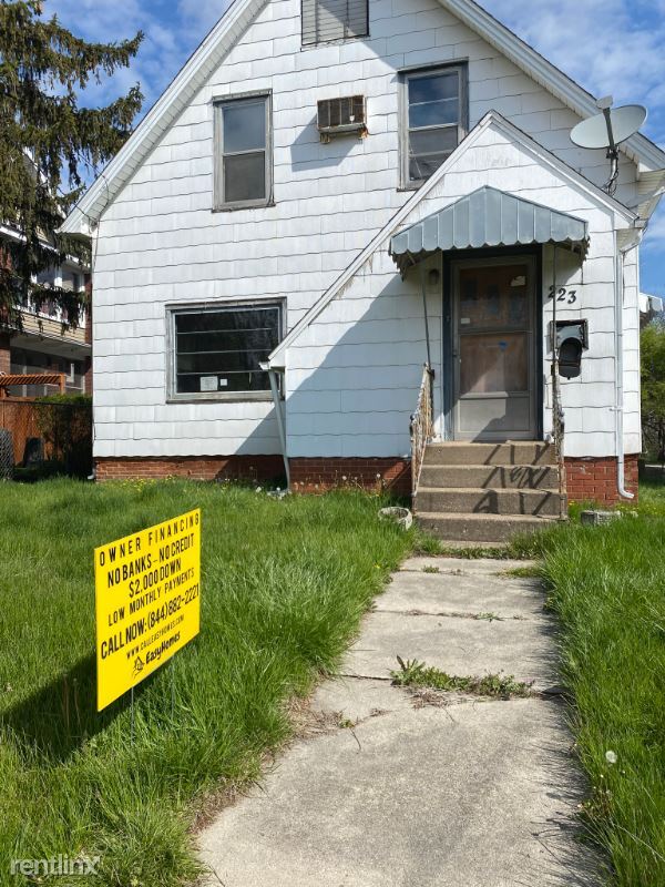 Primary Photo - 3 br, 1 bath House - 223 W Locust St A Unit A