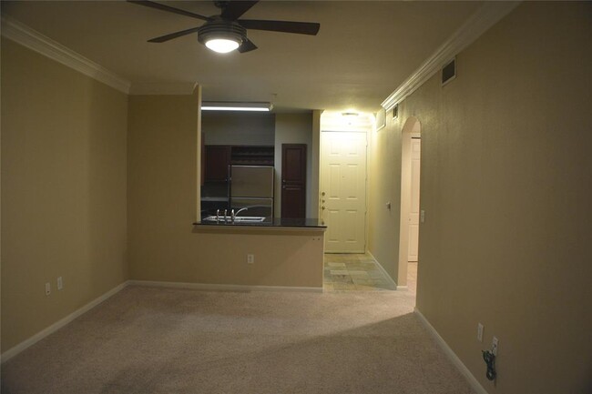 Building Photo - 7575 Kirby Dr