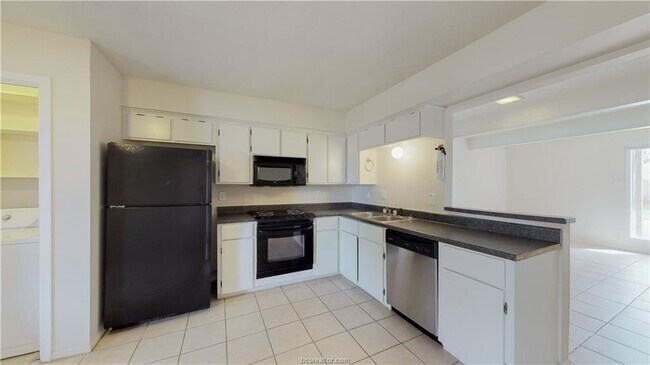 Building Photo - 2401 Bandera Dr