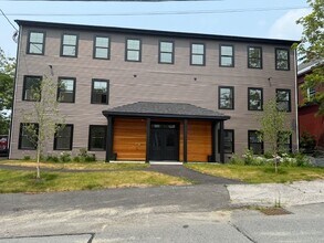Building Photo - 64 Pine St
