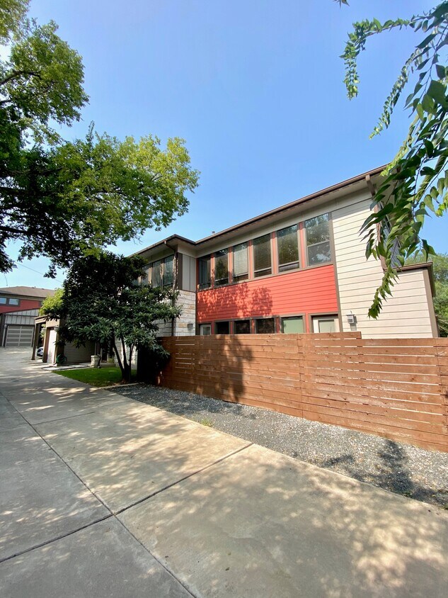 Primary Photo - 903 Cardinal Ln